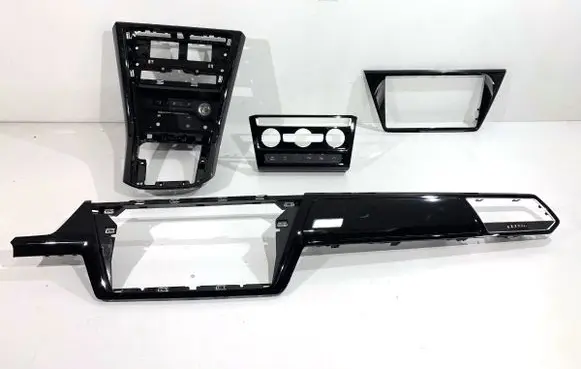 Volkswagen Touran III Dashboard trim 