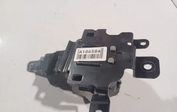 Nissan Qashqai Middle seatbelt (rear) 606161961