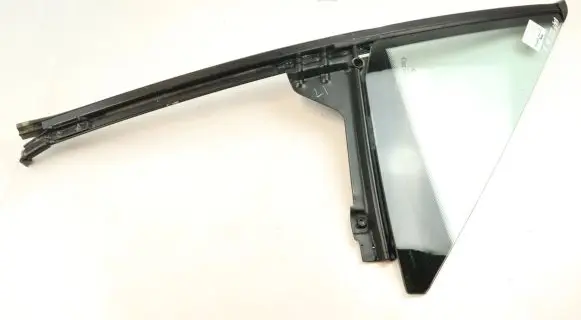 BMW Z3 E36 Front triangle window/glass 8410162