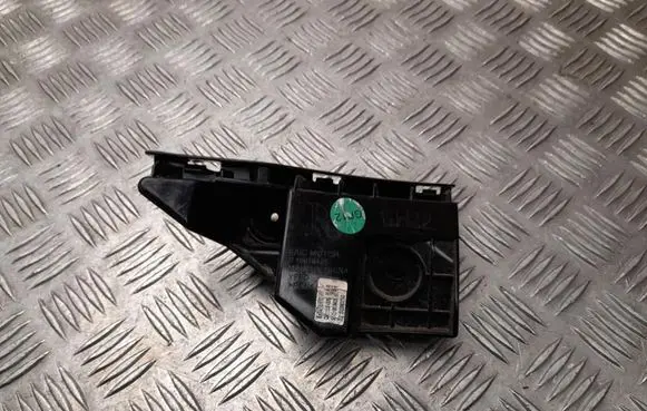 Rear bumper mounting bracket