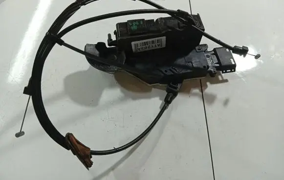 Peugeot 207 Front door lock 24090816