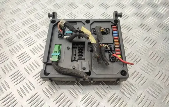 Volkswagen Sharan Fuse module 7M3962258BB
