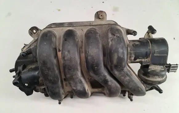 Volkswagen PASSAT B6 Intake manifold 06F133210M