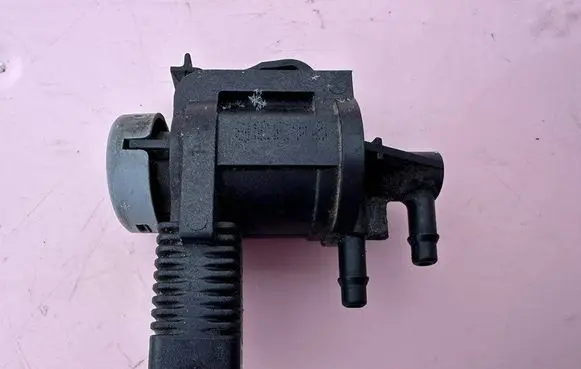 Audi A4 S4 B8 8K Turbo solenoid valve 1K0906283A