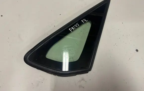 Toyota Prius (XW20) Front triangle window/glass 43R00034 A002345 D0T20AS2