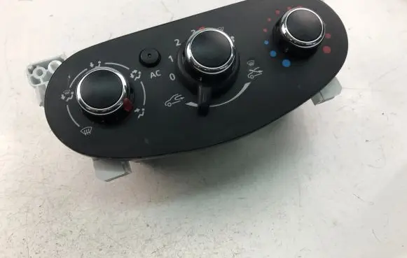 Dacia Duster Interior fan control switch 5P3743000
