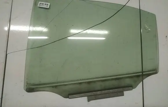 Lexus IS 220D-250-350 Rear door window glass AS2