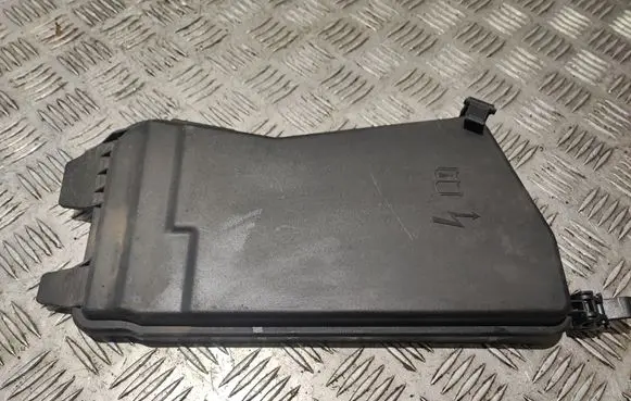 Mercedes-Benz C W205 Fuse box cover 2125400382