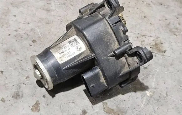 BMW 5 F10 F11 Electric throttle body valve 8570791