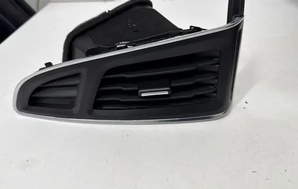 Ford Focus Dashboard side air vent grill/cover trim BM51A018B09