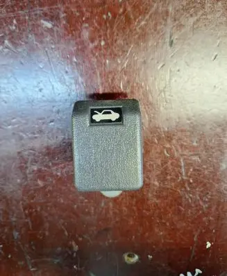 Mitsubishi Pajero Engine bonnet (hood) release handle