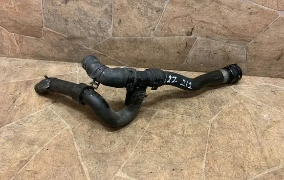 Mercedes-Benz GL X166 Engine coolant pipe/hose A1665004675