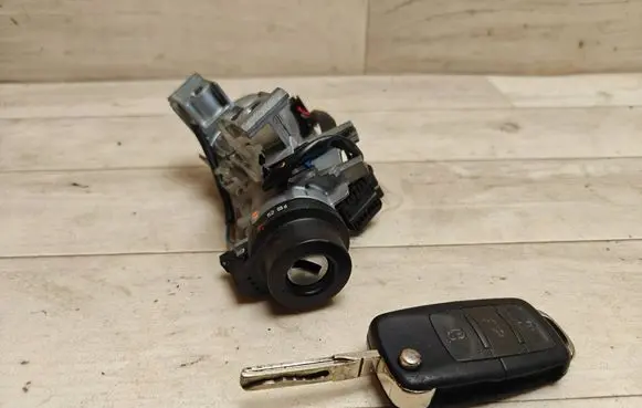 Volkswagen Golf V Ignition lock 1K0905851B