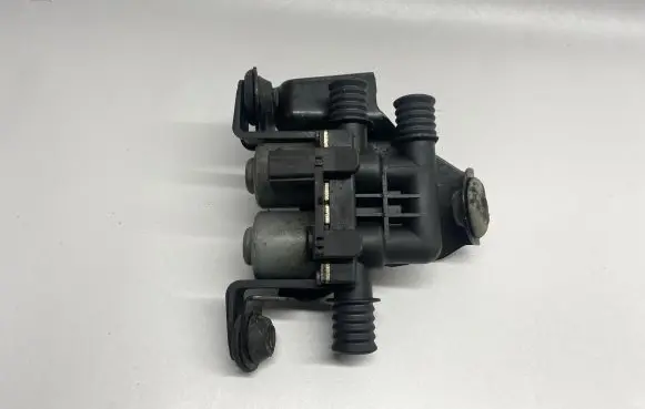 BMW X5 F15 Coolant heater control valve 108E322 108E