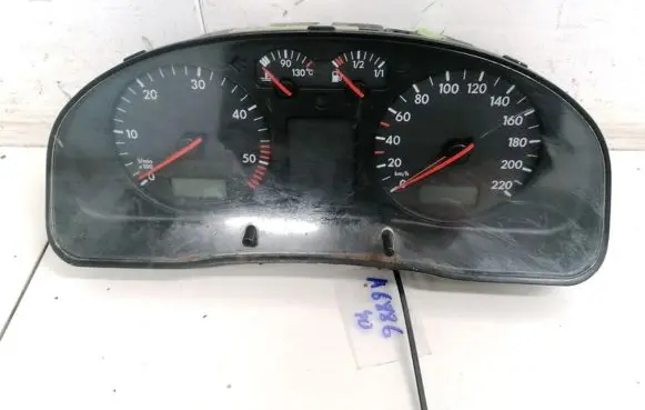 Volkswagen PASSAT B5 Speedometer (instrument cluster) 3B0919881N 110.008.794