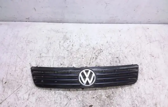 Volkswagen PASSAT B5 Front bumper upper radiator grill 3B0853653C
