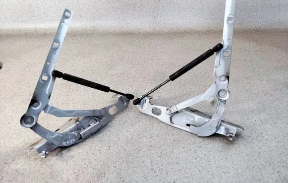 Engine bonnet/hood hinges