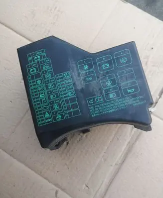 Mitsubishi Carisma Fuse module MR482517