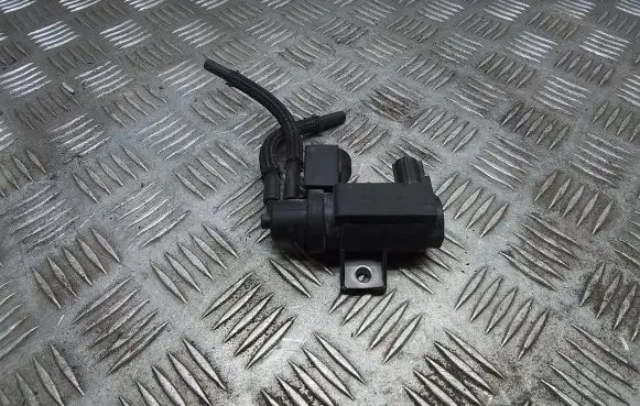 Toyota Avensis T250 Turbo solenoid valve 258190R011 70051308