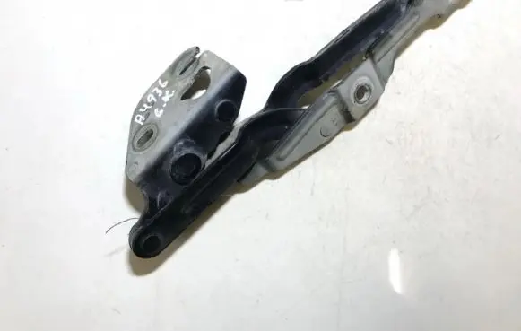 Audi A4 S4 B5 8D Tailgate/trunk/boot hinge 8d5827301c