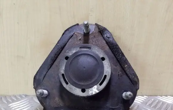 Toyota Avensis T270 Coil spring mount 