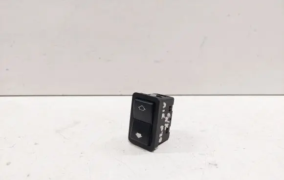 BMW 5 E39 Electric window control switch 8368974
