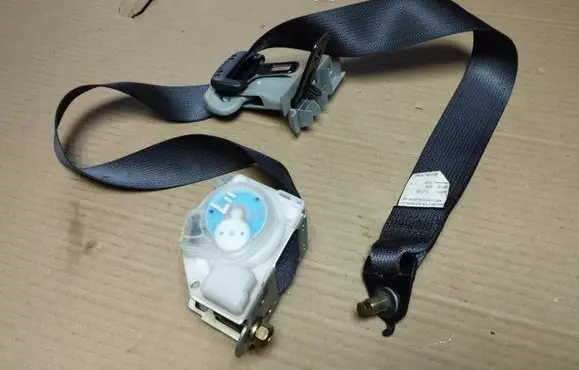 Honda Element Rear seatbelt