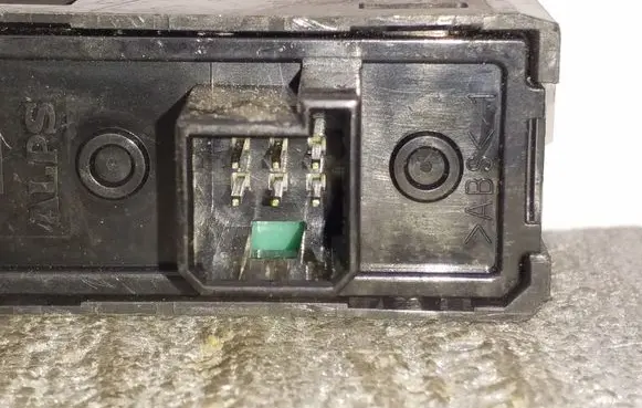 Opel Zafira B Electric window control switch 13228711