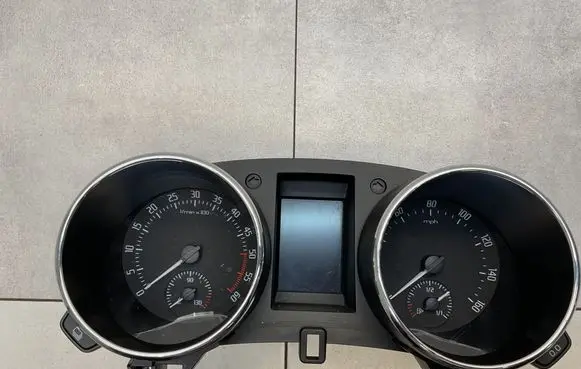 Skoda Yeti (5L) Speedometer (instrument cluster) 5L0920940K