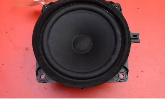 Hyundai i40 Subwoofer speaker 963303Z050