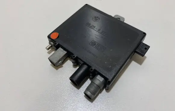 BMW 3 E46 Antenna control unit 8377817