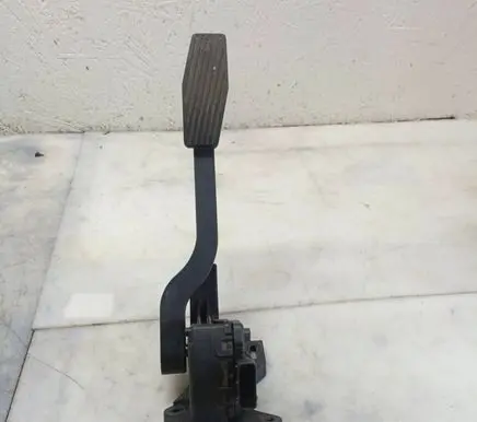 Opel Corsa C Accelerator throttle pedal 9129423 6PV00811000