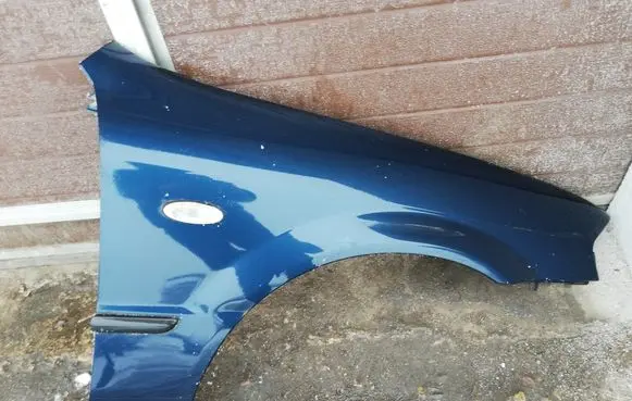 Mazda 323 F Fender
