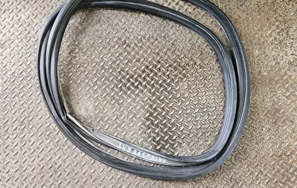 Jeep Grand Cherokee Trunk rubber seal (body) 55399175AE