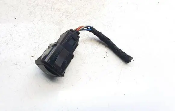 Volkswagen Golf IV Fuel tank opening switch 3b0959833a