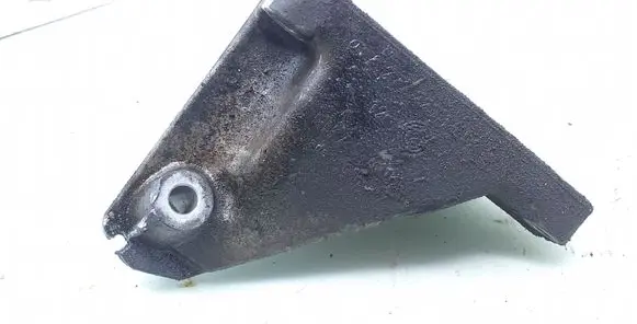 Mercedes-Benz CLS C219 Engine mounting bracket A2722231604
