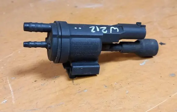 Mercedes-Benz E W212 Valve vacuum 0025401497