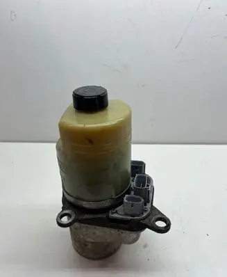 Ford Focus C-MAX Power steering pump 4M513K514BD