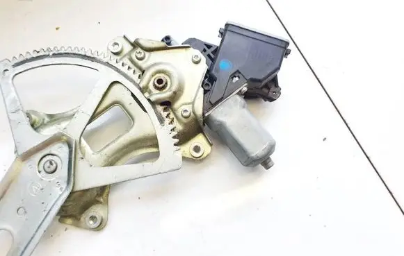Toyota RAV 4 (XA30) Front door window regulator motor 42252010540 422520-10540