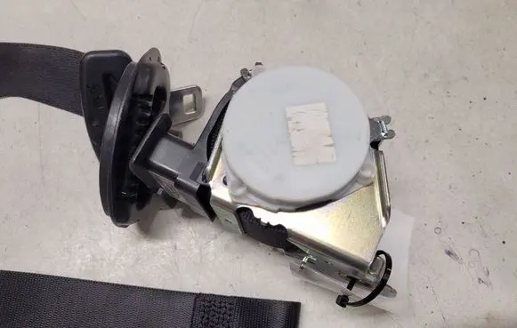 BMW 1 E81 E87 Front seatbelt 33035173 34003267 33052212