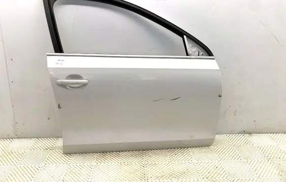 Volkswagen Jetta VI Front door LB9A