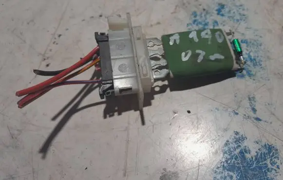 Mercedes-Benz A W169 Heater blower fan relay 