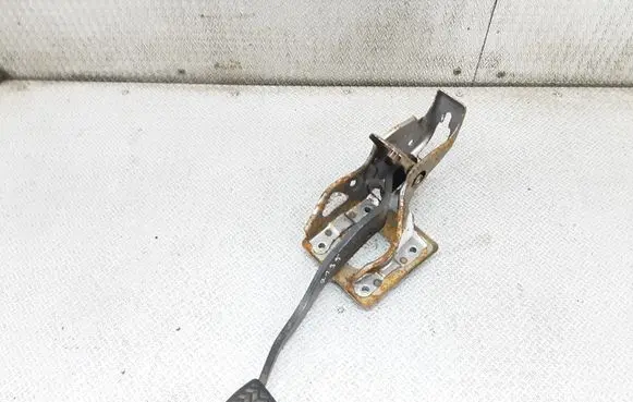 Toyota Avensis T250 Brake pedal