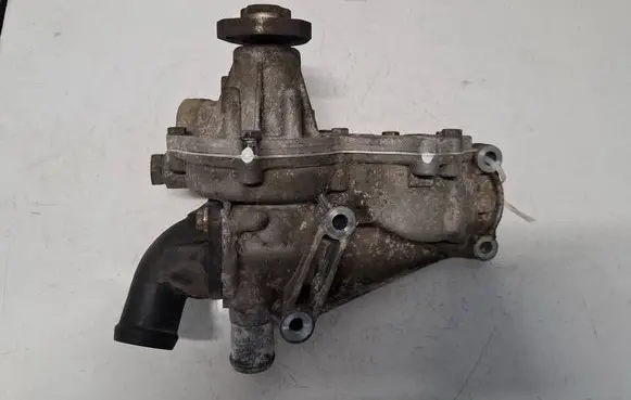 Audi A4 S4 B5 8D Water pump 050121013A
