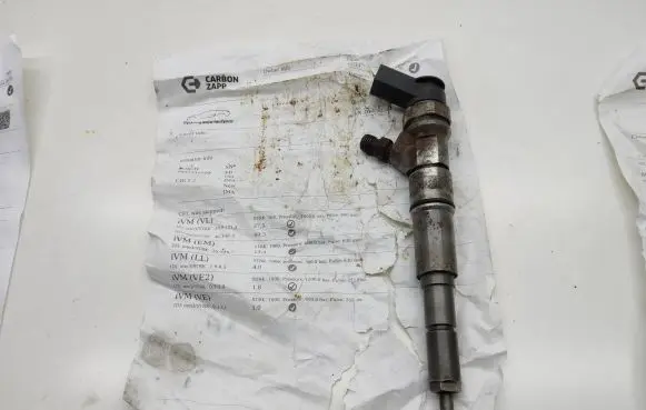 BMW 5 E60 E61 Fuel injector 0445110209