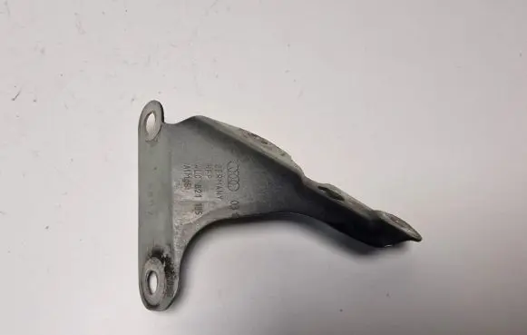 Audi Q7 4L Fender mounting bracket 4L0821135