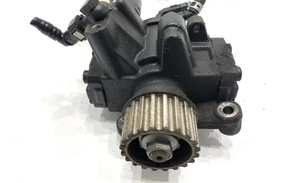 Nissan Juke I F15 Fuel injection high pressure pump 8201100115