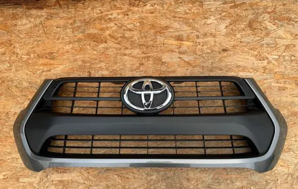 Toyota Hilux VIII Front bumper upper radiator grill 531000KJ80 75310OK010