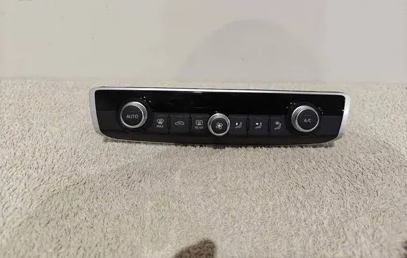 Audi Q3 F3 Climate control unit 83A820043R 90156597001