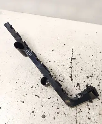 Rear bumper mounting bracket